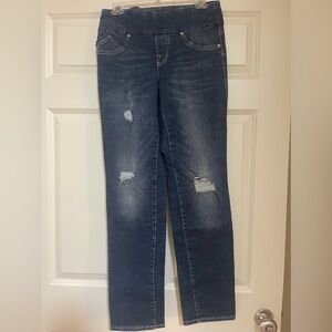Rock & Republic Fever Pull-on jeans. Medium wash.Distressed,size 6.NWT.